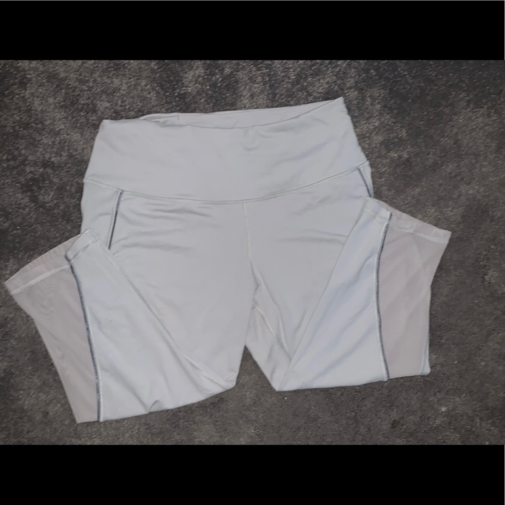 Cute VS Capri length Leggings size M